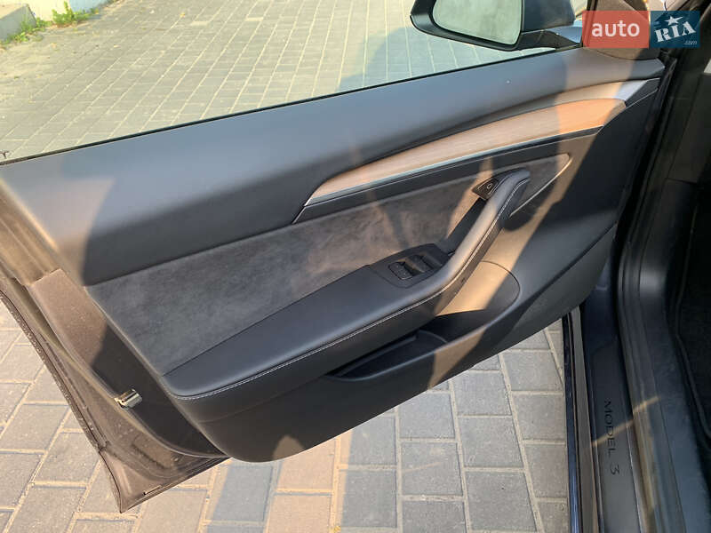Седан Tesla Model 3 2021 в Львове