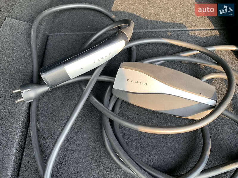 Седан Tesla Model 3 2021 в Львове
