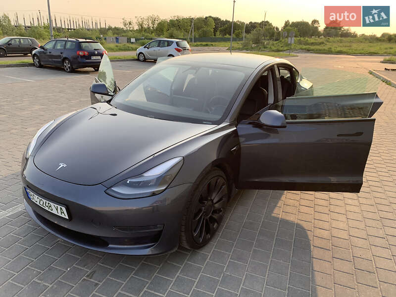 Седан Tesla Model 3 2021 в Львове