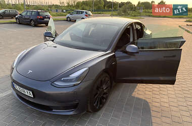 Седан Tesla Model 3 2021 в 