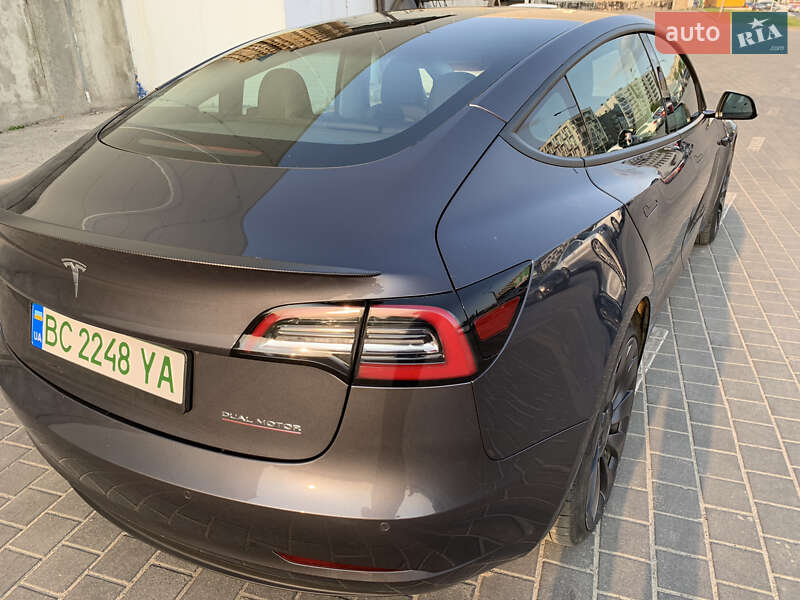 Седан Tesla Model 3 2021 в Львове