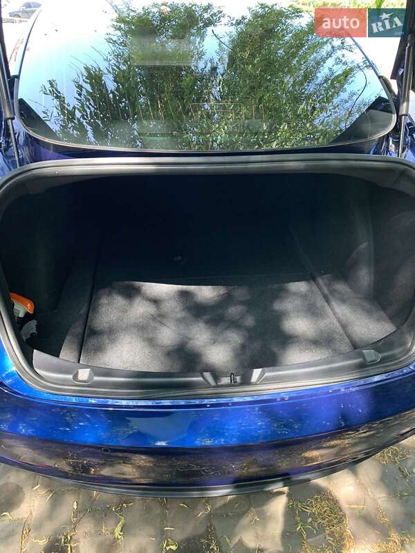 Седан Tesla Model 3 2020 в Ивано-Франковске