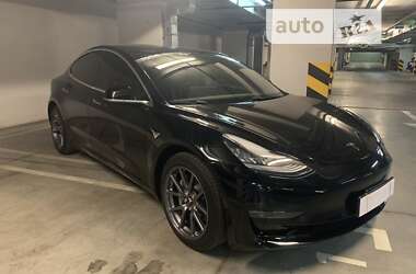 Седан Tesla Model 3 2020 в 