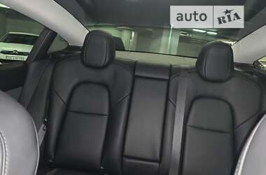 Седан Tesla Model 3 2020 в 