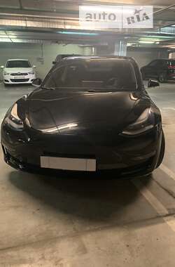 Седан Tesla Model 3 2020 в 