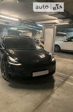 Седан Tesla Model 3 2020 в 