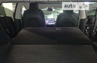 Седан Tesla Model 3 2020 в 