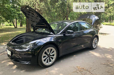 Седан Tesla Model 3 2021 в 