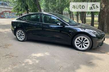 Седан Tesla Model 3 2021 в 