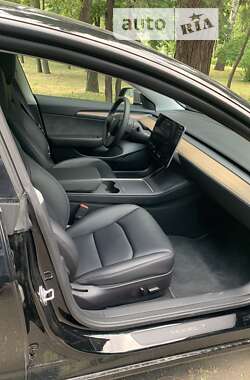 Седан Tesla Model 3 2021 в 