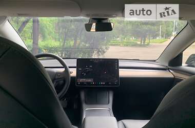 Седан Tesla Model 3 2021 в 