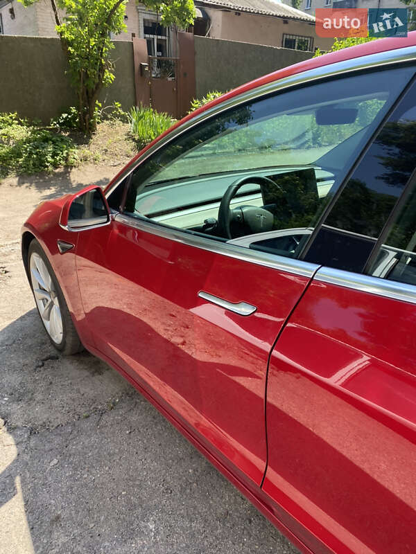 Седан Tesla Model 3 2020 в Дніпрі