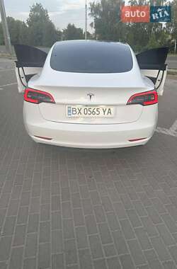 Седан Tesla Model 3 2020 в Шепетівці