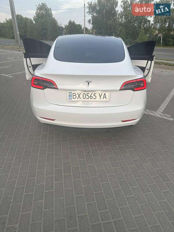 Седан Tesla Model 3 2020 в Шепетівці