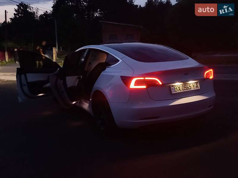 Седан Tesla Model 3 2020 в Шепетівці