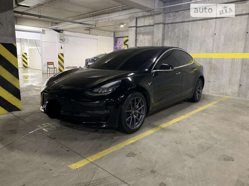 Седан Tesla Model 3 2019 в Дніпрі