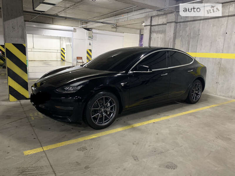 Седан Tesla Model 3 2019 в Дніпрі