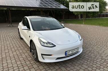 Седан Tesla Model 3 2021 в 