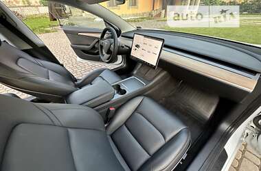 Седан Tesla Model 3 2021 в 