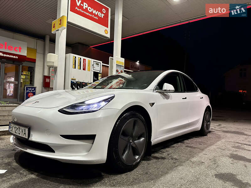 Седан Tesla Model 3 2019 в Киеве
