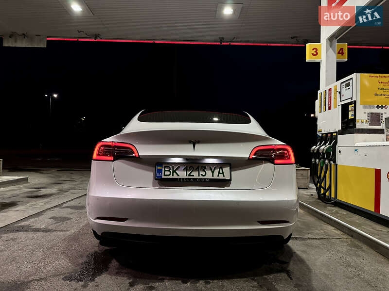 Седан Tesla Model 3 2019 в Киеве
