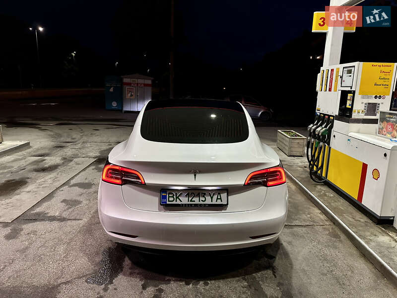 Седан Tesla Model 3 2019 в Киеве