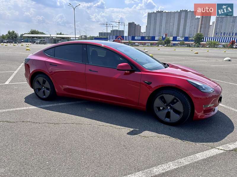 Седан Tesla Model 3 2021 в Киеве