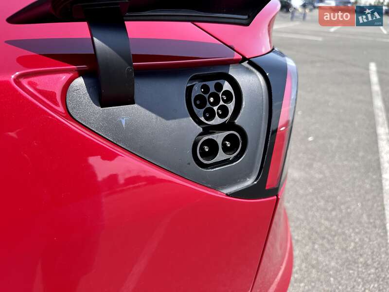 Седан Tesla Model 3 2021 в Киеве