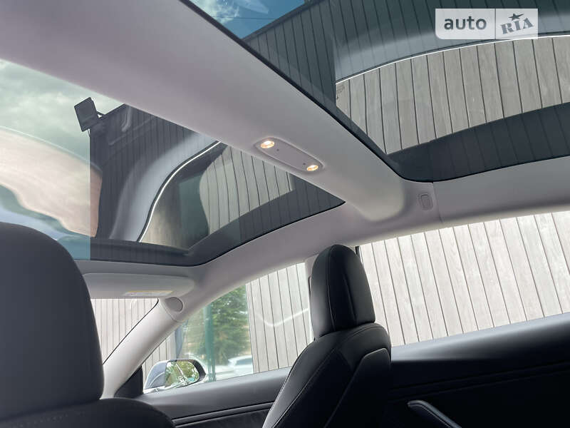 Седан Tesla Model 3 2019 в Тернополі