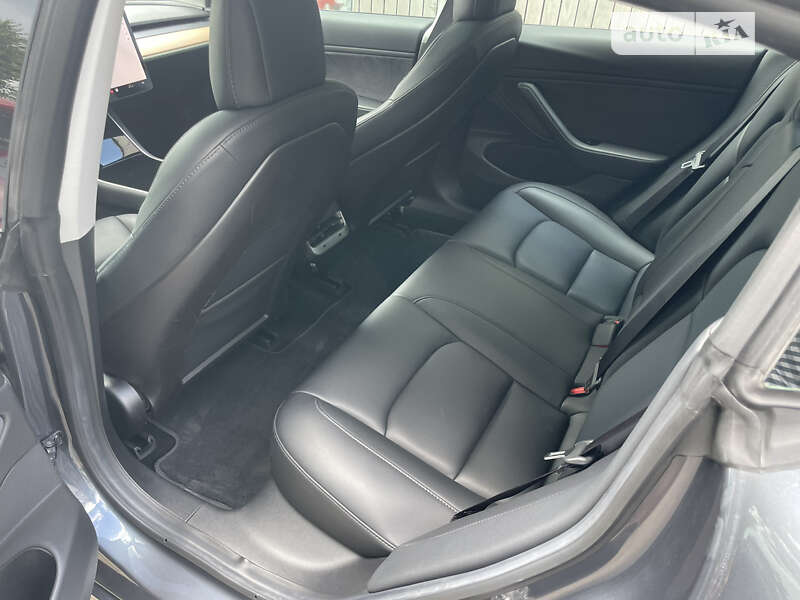 Седан Tesla Model 3 2019 в Тернополі
