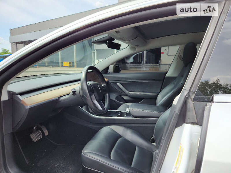 Седан Tesla Model 3 2019 в Києві