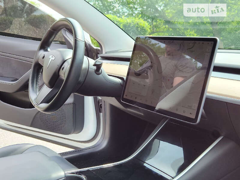Седан Tesla Model 3 2019 в Києві