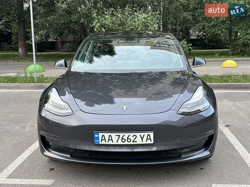 Седан Tesla Model 3 2018 в Києві