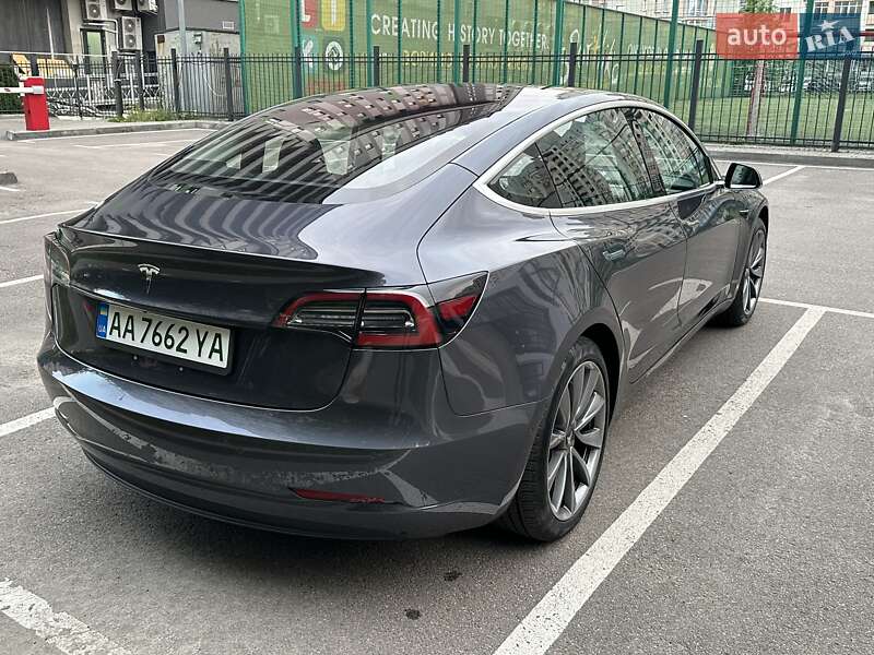Седан Tesla Model 3 2018 в Києві