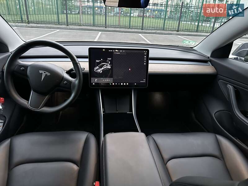 Седан Tesla Model 3 2018 в Києві