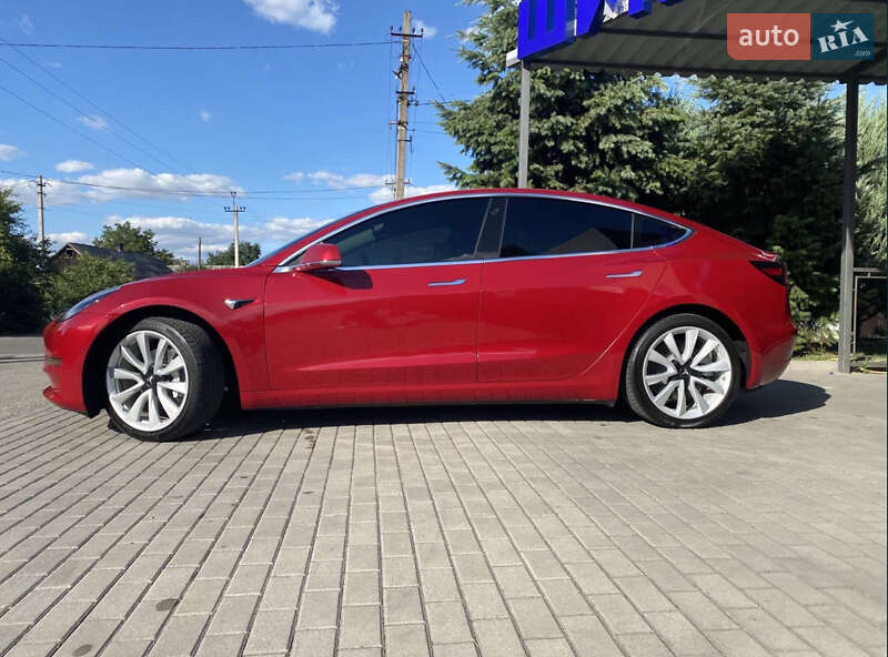 Седан Tesla Model 3 2020 в Павлограде