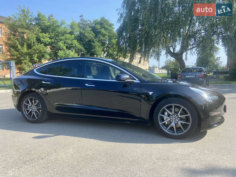 Седан Tesla Model 3 2019 в Киеве