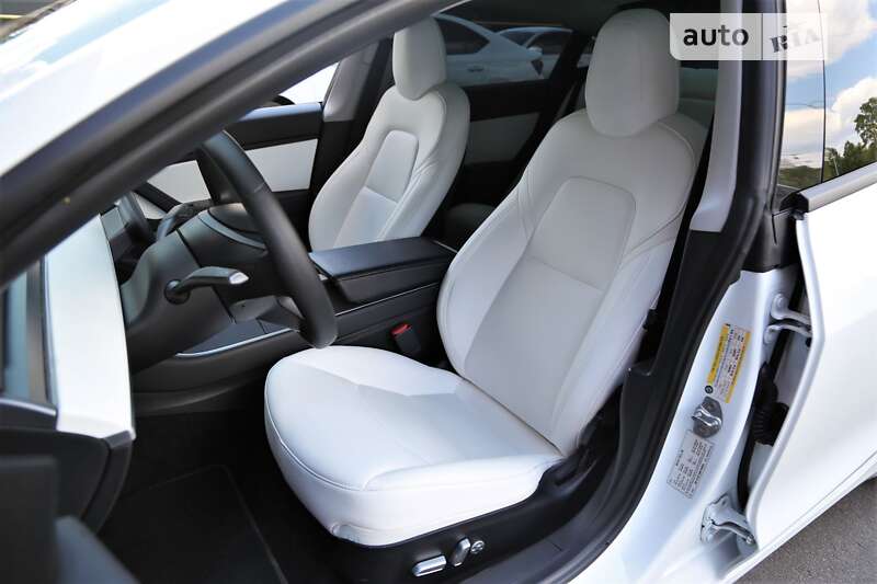 Седан Tesla Model 3 2020 в Киеве