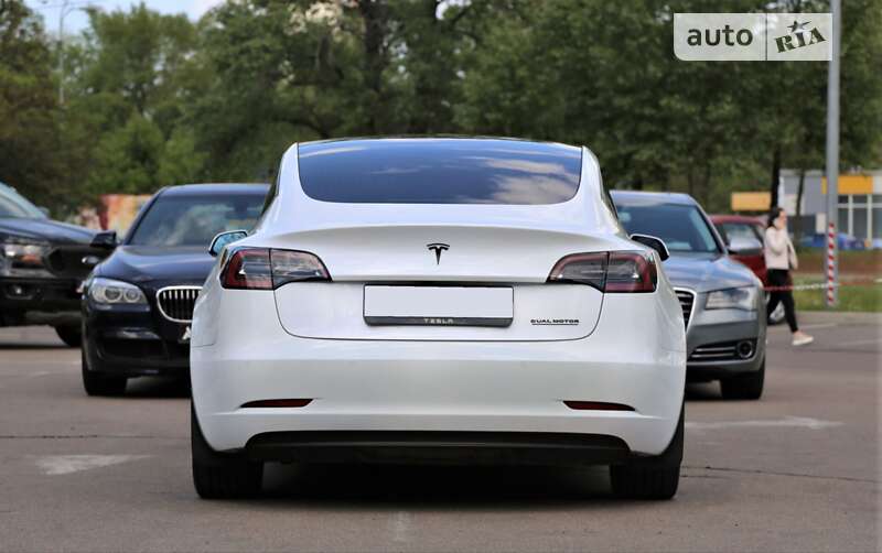 Седан Tesla Model 3 2020 в Киеве
