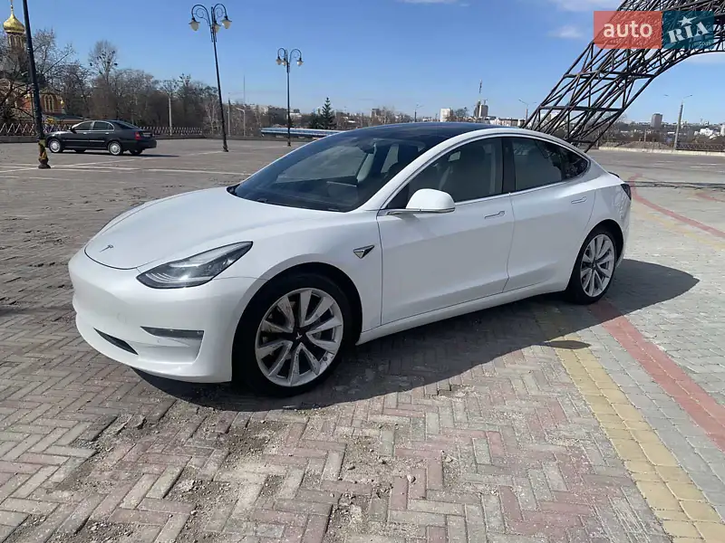 Седан Tesla Model 3 2019 в 