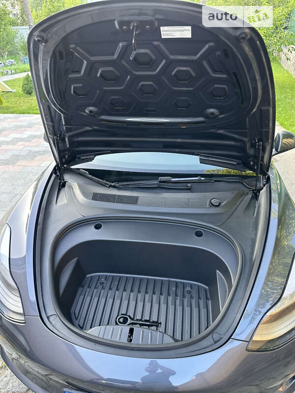 Седан Tesla Model 3 2022 в Житомире