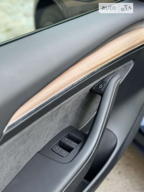 Седан Tesla Model 3 2022 в Житомире
