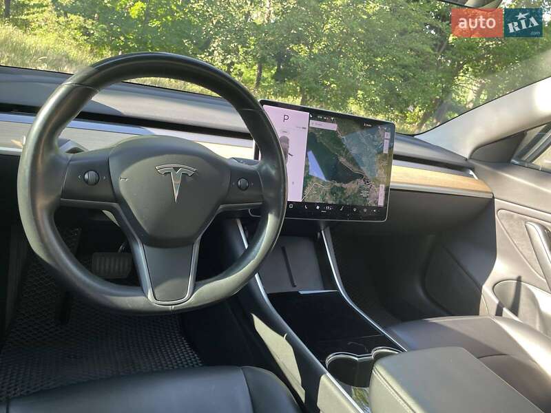 Седан Tesla Model 3 2018 в Киеве