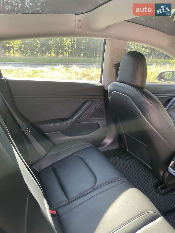 Седан Tesla Model 3 2018 в Киеве