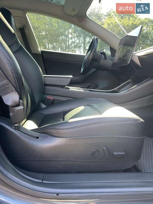 Седан Tesla Model 3 2018 в Киеве