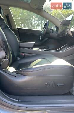 Седан Tesla Model 3 2018 в 