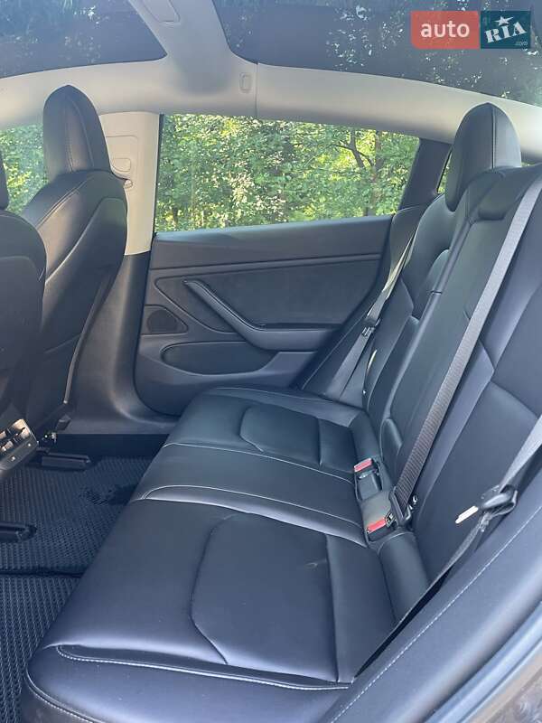Седан Tesla Model 3 2018 в Киеве