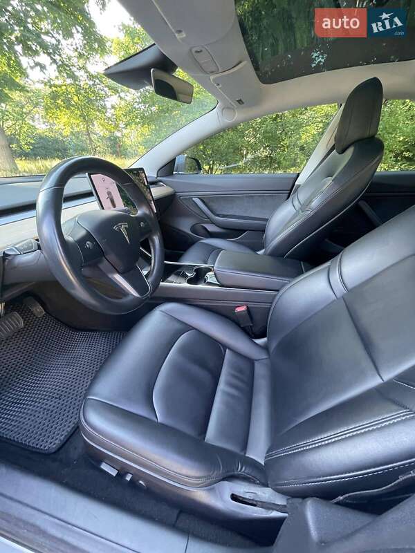 Седан Tesla Model 3 2018 в Киеве