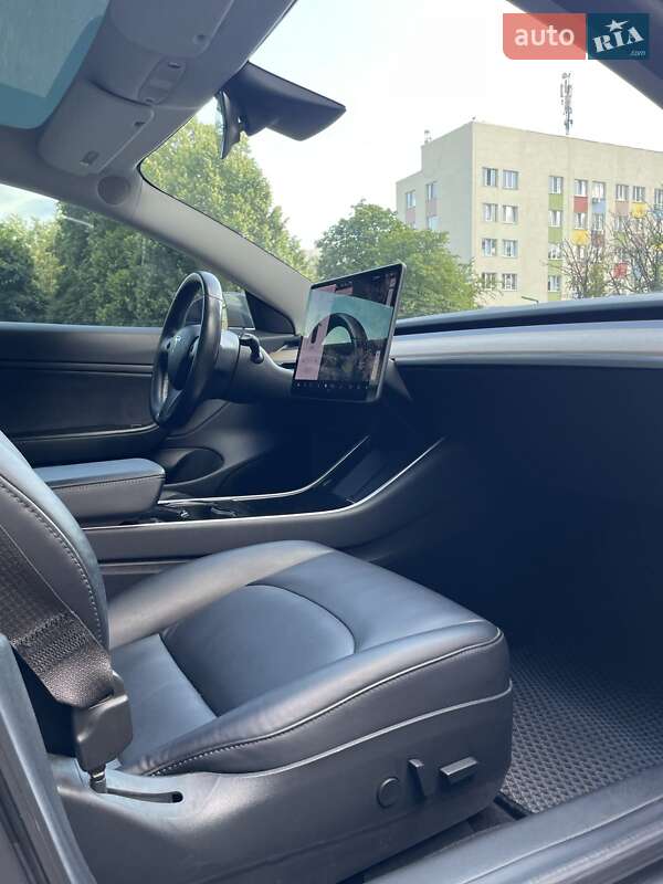 Седан Tesla Model 3 2018 в Киеве