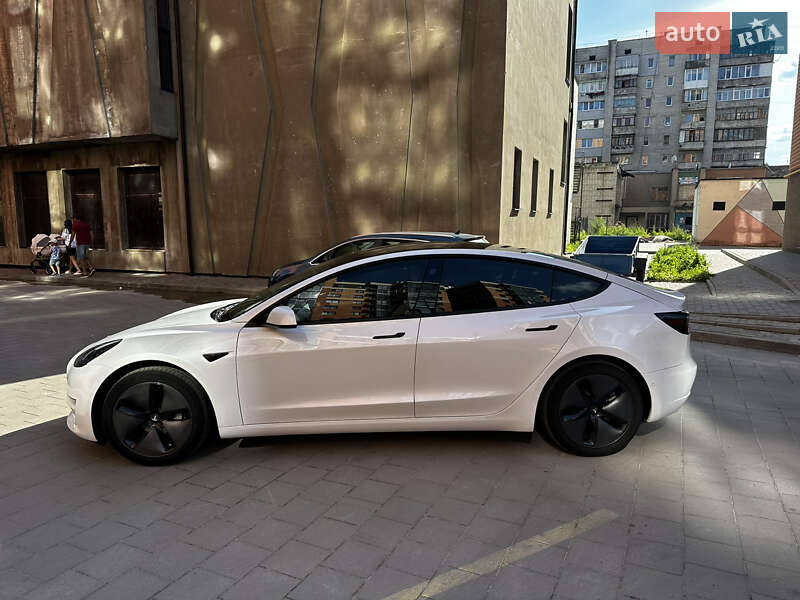 Седан Tesla Model 3 2022 в Калуше